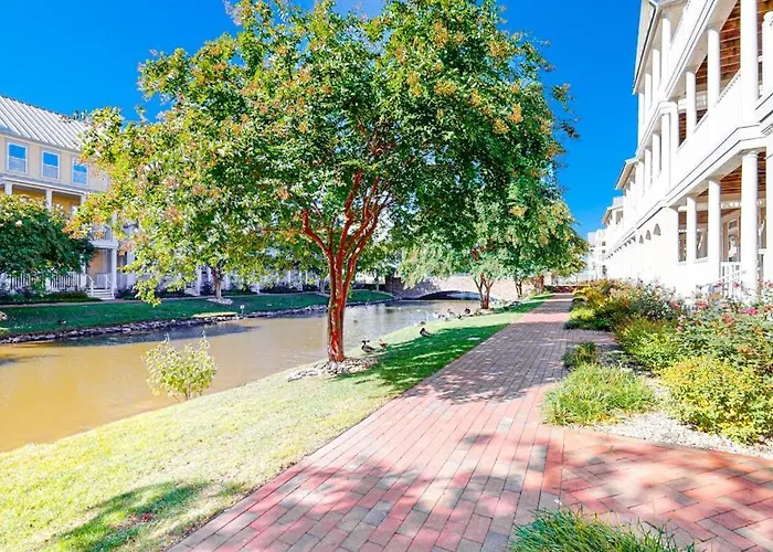 Sunset Island - 15 Canal Side Mews